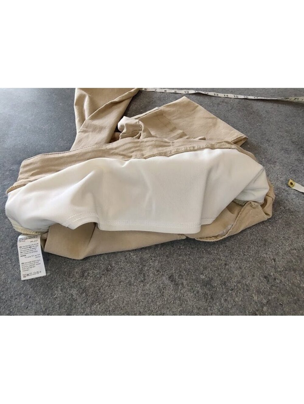 Chico's So Slimming Brigitte Slim Ankle Pull-On Pants Beige size 10T - Picture 9 of 9